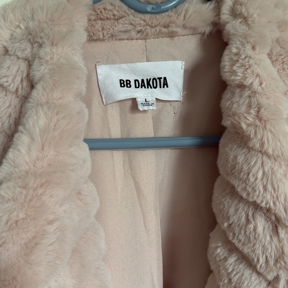 BB Dakota fuzzy coat, great condition! - Picture 3 of 7